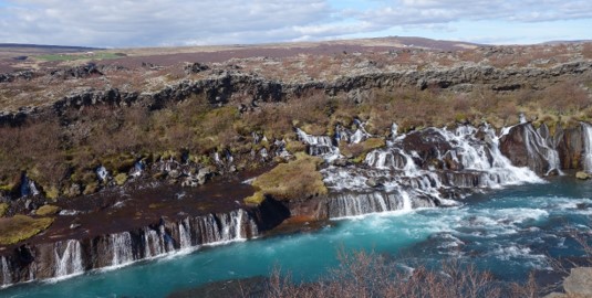 Hraunfossar watervallen