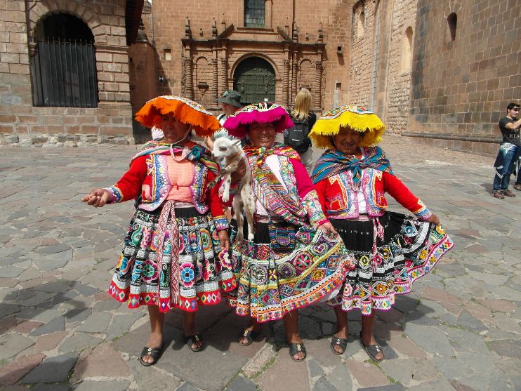 kleurrijke dames in Cuzco